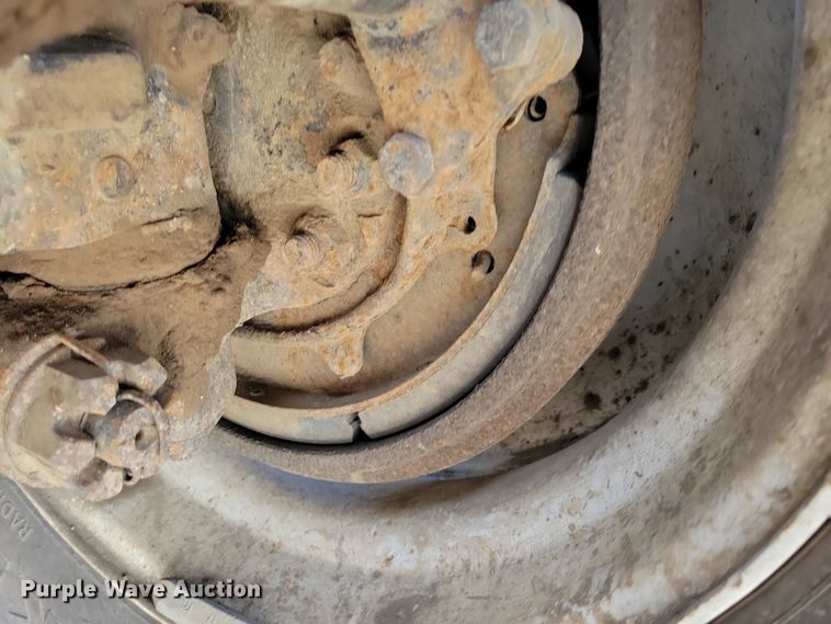 image for item NV9760 2004 Sterling AT9500 semi truck