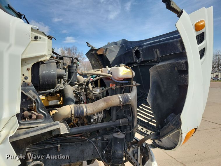 image for item NV9760 2004 Sterling AT9500 semi truck