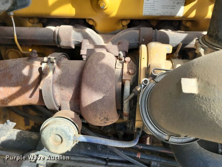 image for item NV9760 2004 Sterling AT9500 semi truck