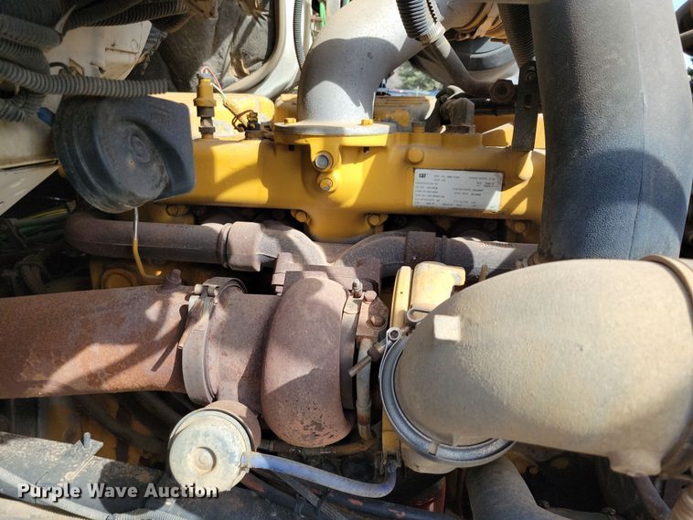 image for item NV9760 2004 Sterling AT9500 semi truck