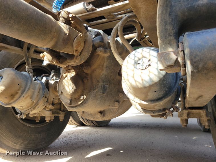 image for item NV9760 2004 Sterling AT9500 semi truck