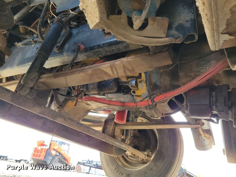 image for item NV9760 2004 Sterling AT9500 semi truck