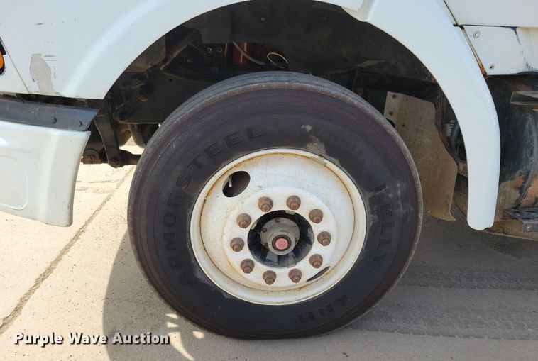 image for item NV9760 2004 Sterling AT9500 semi truck