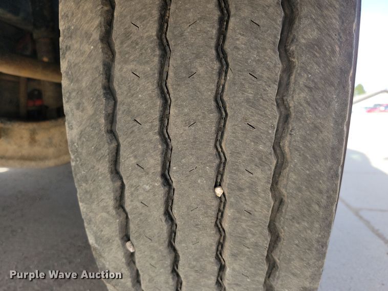 image for item NV9760 2004 Sterling AT9500 semi truck