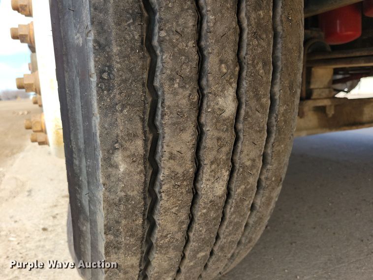 image for item NV9760 2004 Sterling AT9500 semi truck