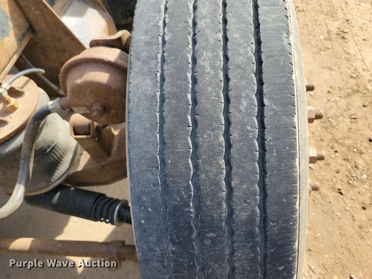 image for item NV9760 2004 Sterling AT9500 semi truck