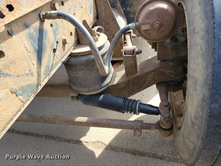 image for item NV9760 2004 Sterling AT9500 semi truck