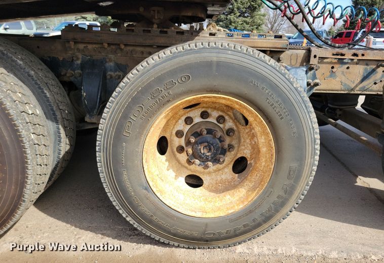 image for item NV9760 2004 Sterling AT9500 semi truck