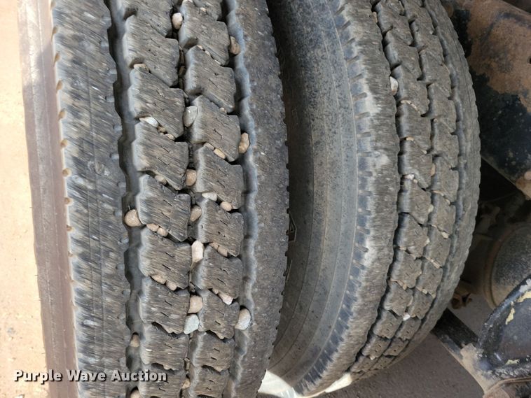 image for item NV9760 2004 Sterling AT9500 semi truck