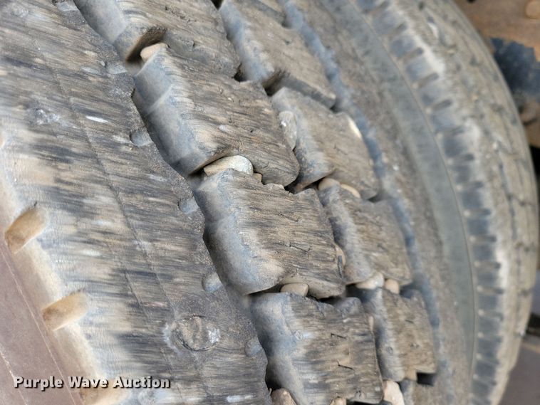 image for item NV9760 2004 Sterling AT9500 semi truck