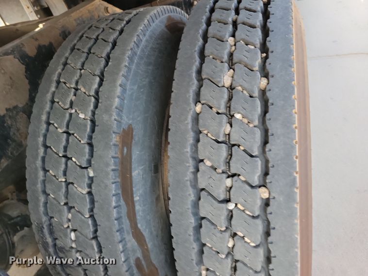 image for item NV9760 2004 Sterling AT9500 semi truck