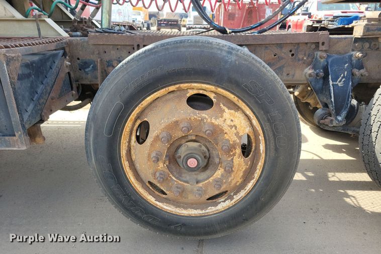 image for item NV9760 2004 Sterling AT9500 semi truck