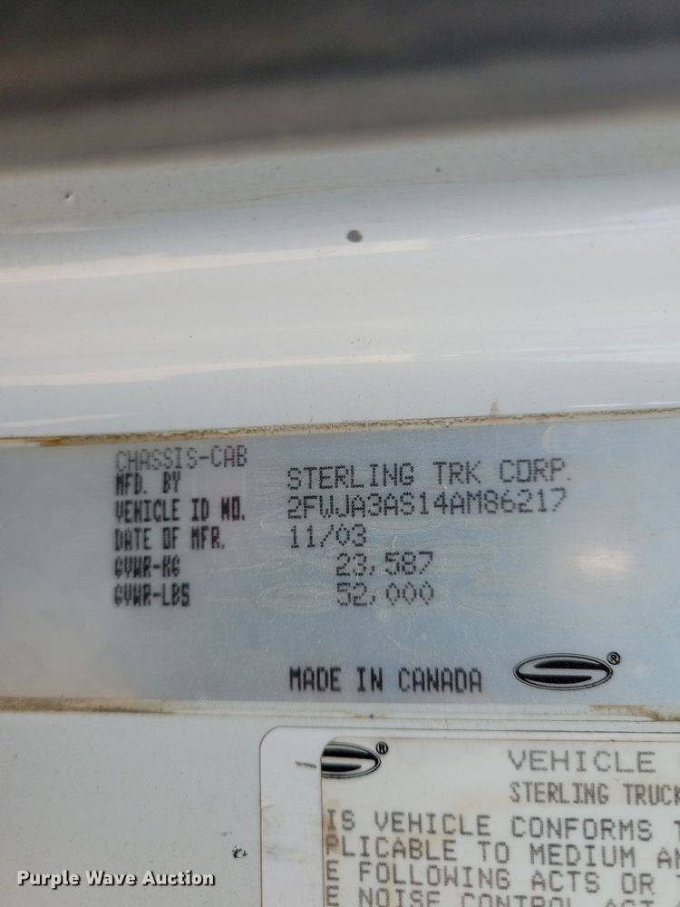 image for item NV9760 2004 Sterling AT9500 semi truck