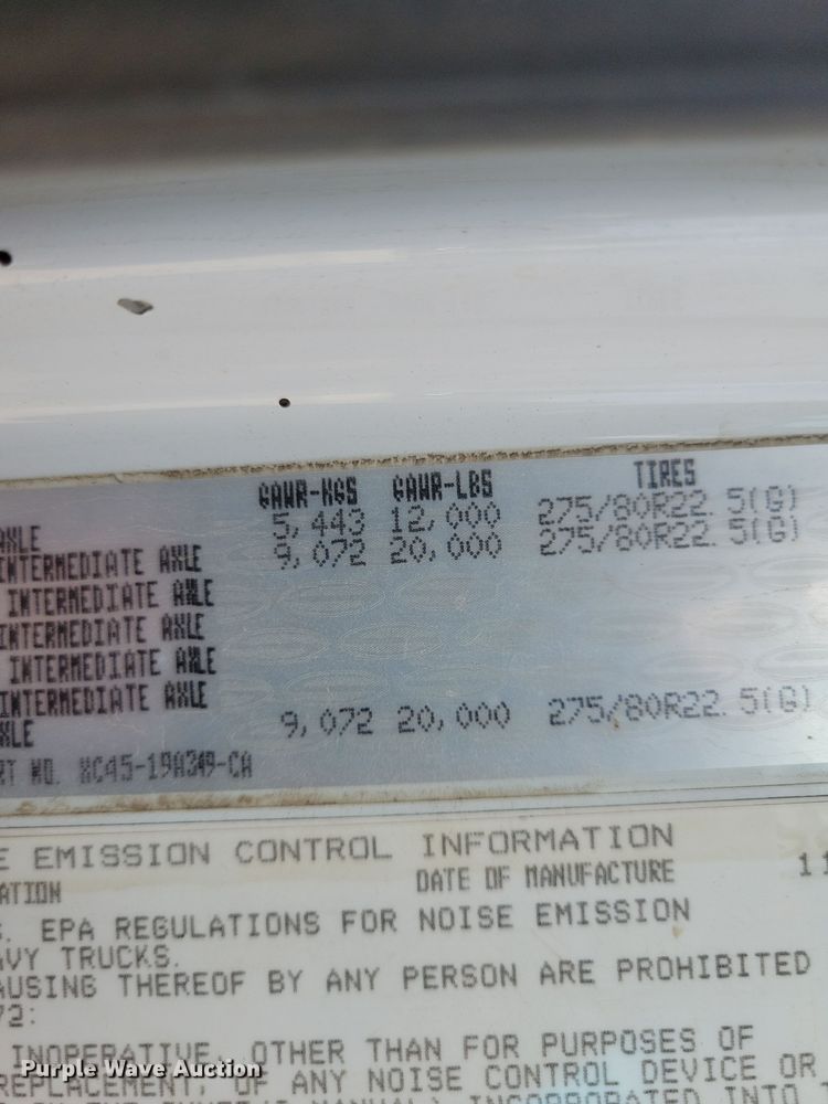 image for item NV9760 2004 Sterling AT9500 semi truck