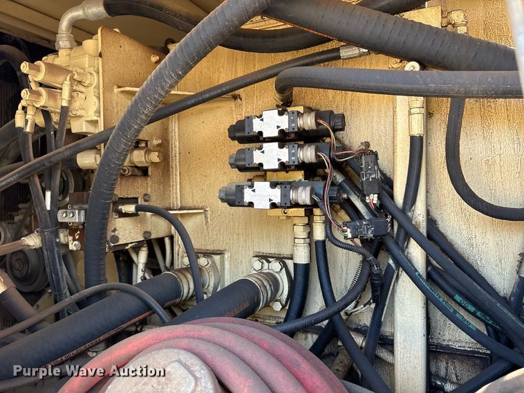 image for item OB9639 Ingersoll Rand ECM-680 crawler drill