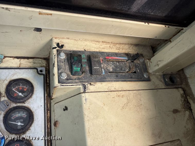 image for item OB9640 Ingersoll Rand ECM-680 crawler drill