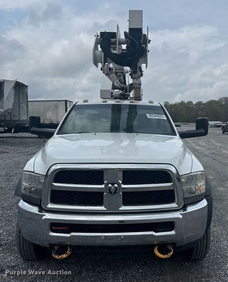 image for item YA0388 2015 Dodge Ram 5500 bucket truck