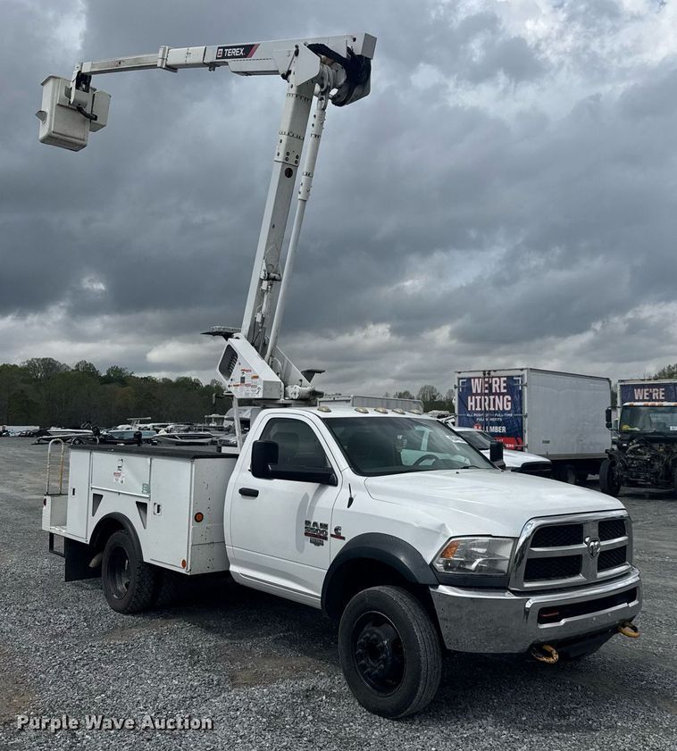 image for item YA0388 2015 Dodge Ram 5500 bucket truck