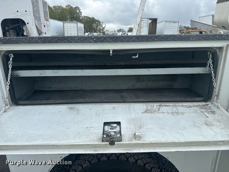 image for item YA0388 2015 Dodge Ram 5500 bucket truck