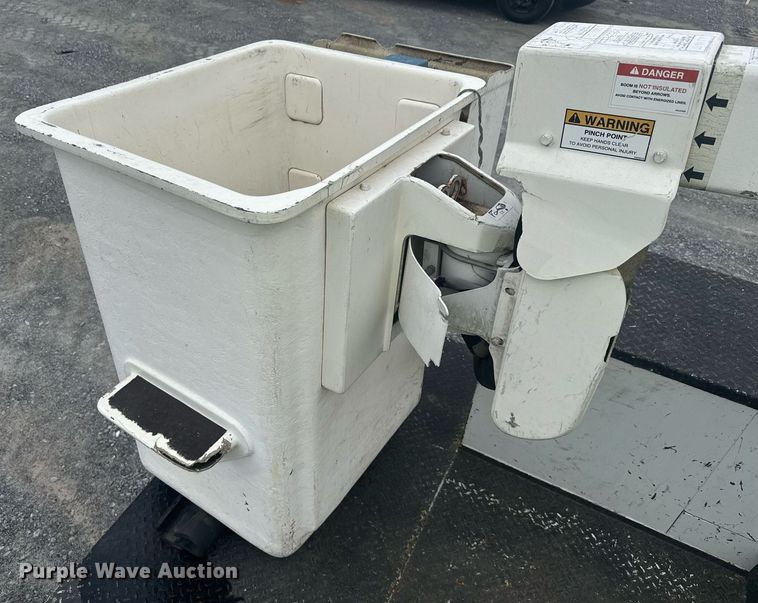 image for item YA0388 2015 Dodge Ram 5500 bucket truck