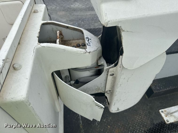 image for item YA0388 2015 Dodge Ram 5500 bucket truck