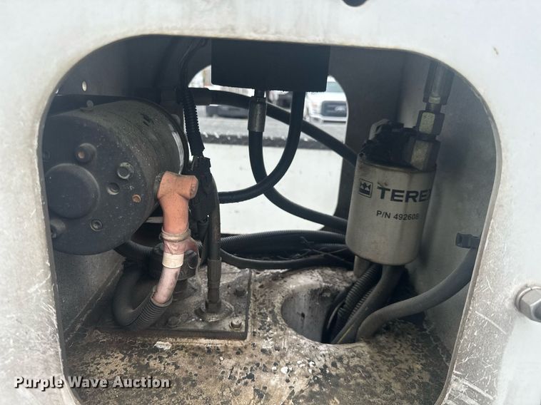 image for item YA0388 2015 Dodge Ram 5500 bucket truck