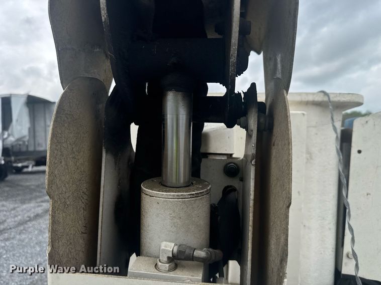 image for item YA0388 2015 Dodge Ram 5500 bucket truck