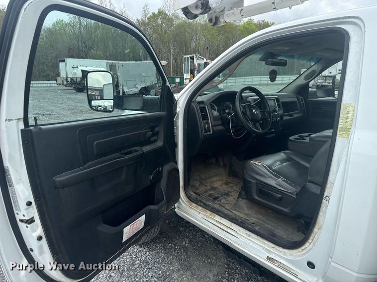 image for item YA0388 2015 Dodge Ram 5500 bucket truck