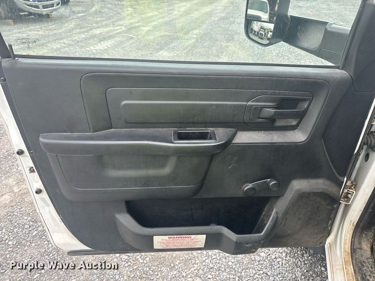 image for item YA0388 2015 Dodge Ram 5500 bucket truck