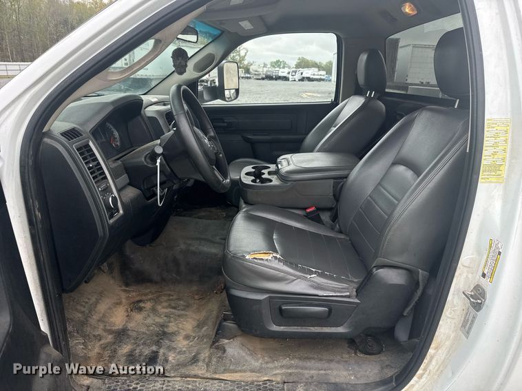 image for item YA0388 2015 Dodge Ram 5500 bucket truck