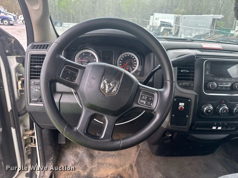 image for item YA0388 2015 Dodge Ram 5500 bucket truck