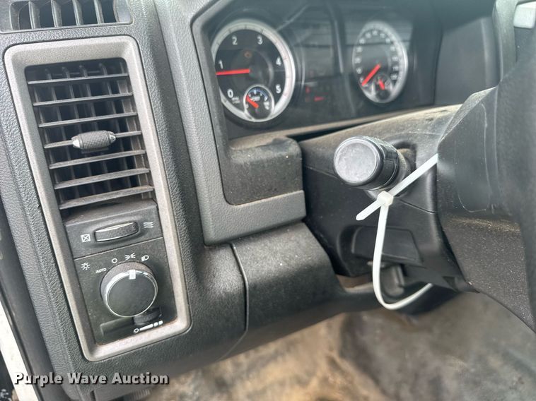 image for item YA0388 2015 Dodge Ram 5500 bucket truck