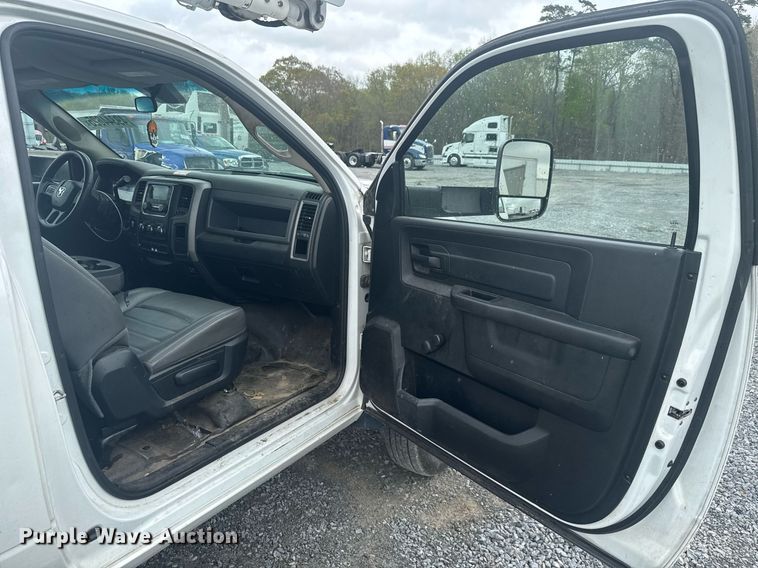 image for item YA0388 2015 Dodge Ram 5500 bucket truck