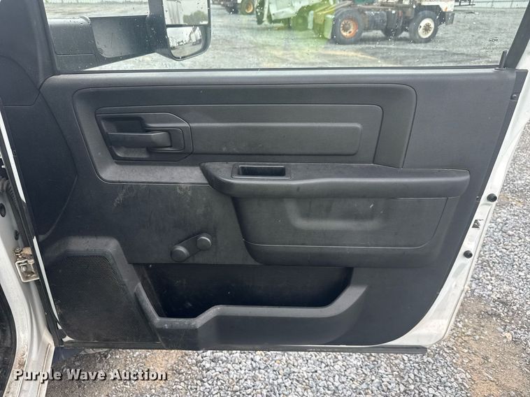 image for item YA0388 2015 Dodge Ram 5500 bucket truck