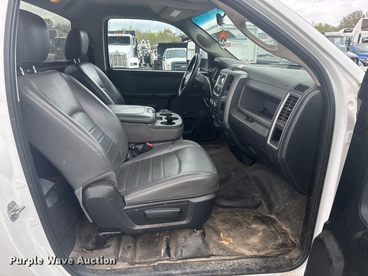 image for item YA0388 2015 Dodge Ram 5500 bucket truck