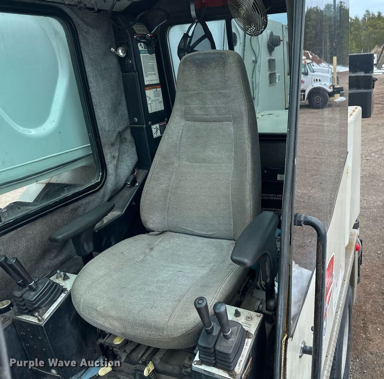 image for item YA0449 1996 Link Belt HTC8670 crane