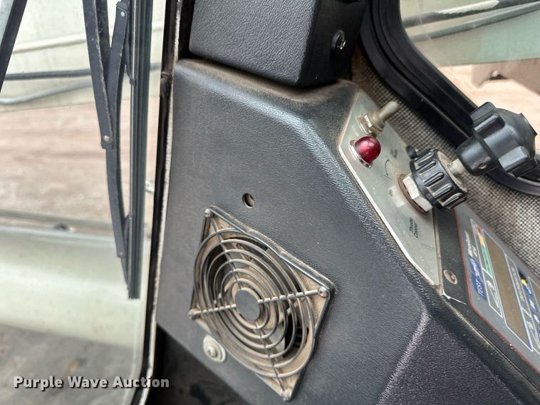 image for item YA0449 1996 Link Belt HTC8670 crane