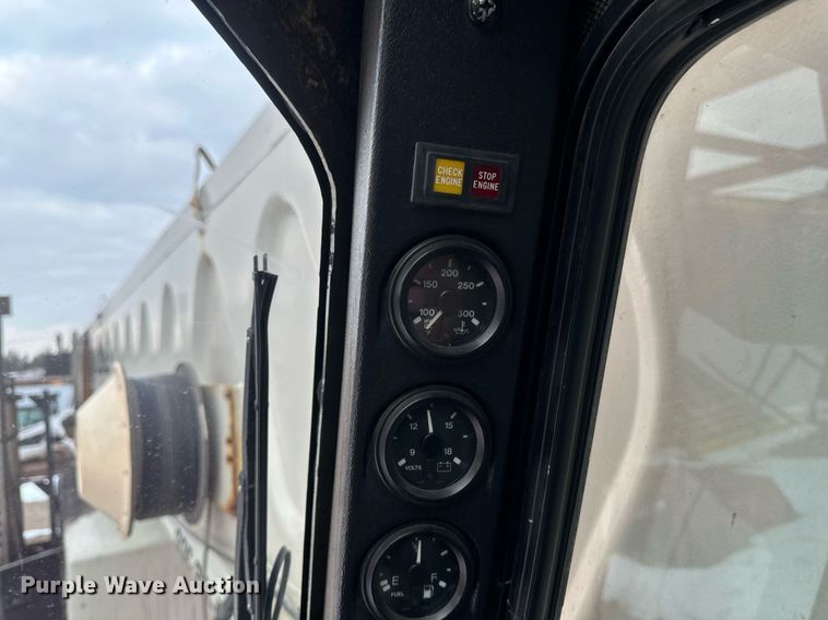 image for item YA0449 1996 Link Belt HTC8670 crane