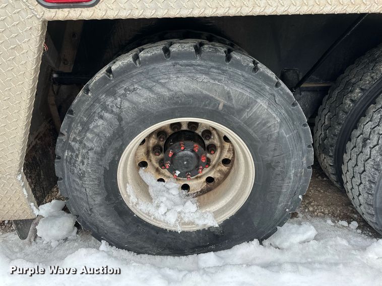 image for item YA0449 1996 Link Belt HTC8670 crane