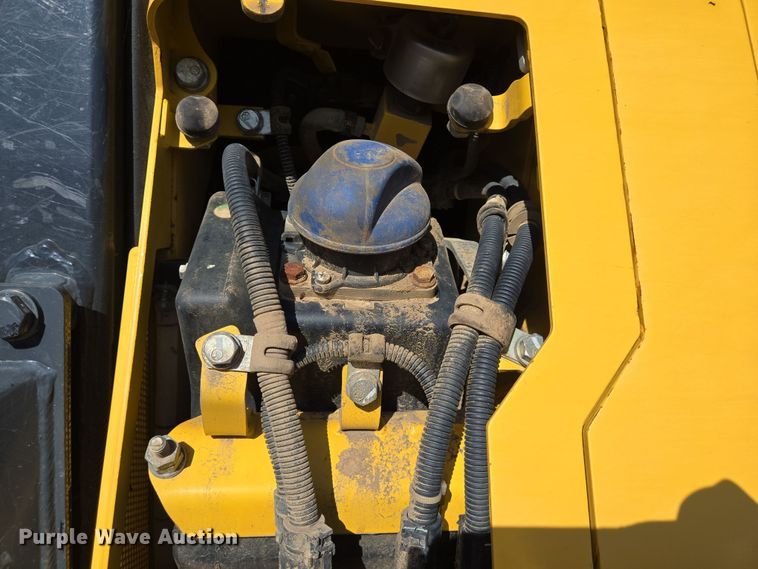 image for item YA0461 2019 Komatsu D51PX-24 dozer