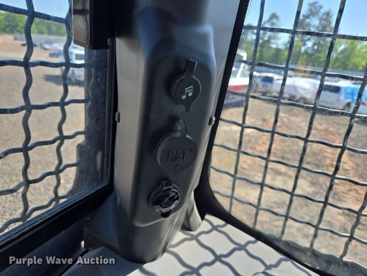 image for item YA0462 2023 Caterpillar D4 LGP dozer