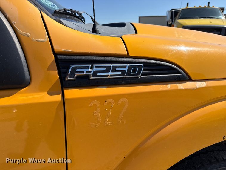 image for item DJ0918 2011 Ford F250 Super Duty Crew Cab pickup truck