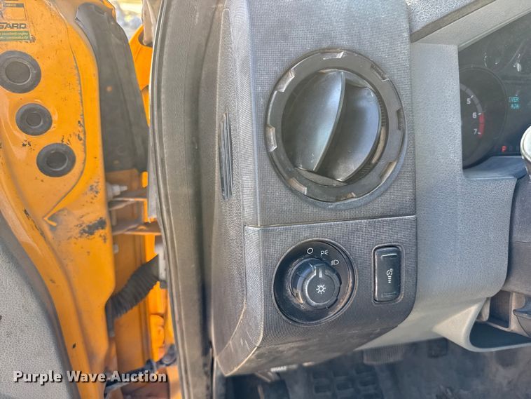 image for item DJ0921 2011 Ford F250 Super Duty Crew Cab pickup truck