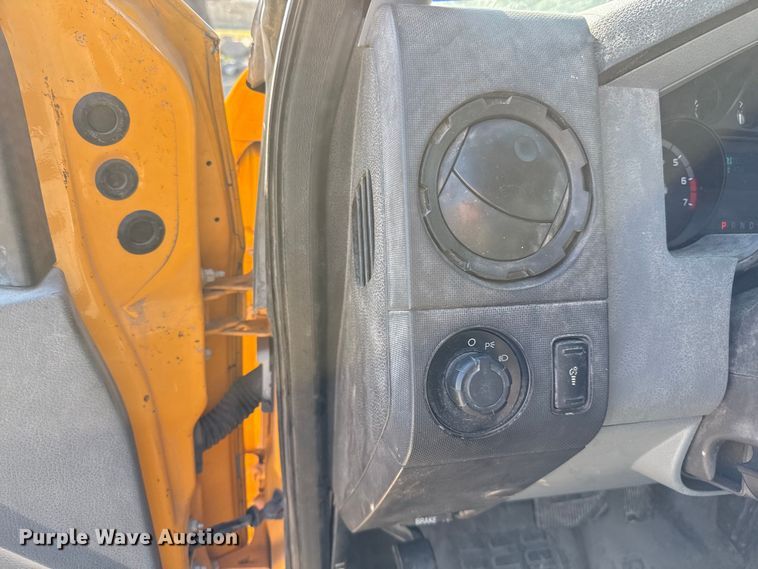 image for item DJ0922 2011 Ford F250 Super Duty Crew Cab pickup truck