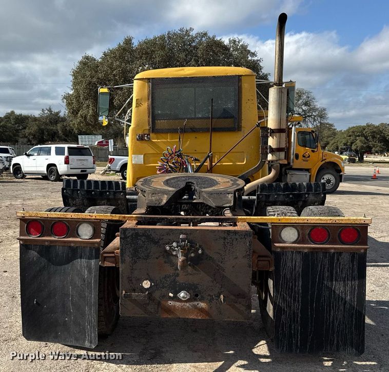 image for item DJ0924 1985 Mack R686T semi truck