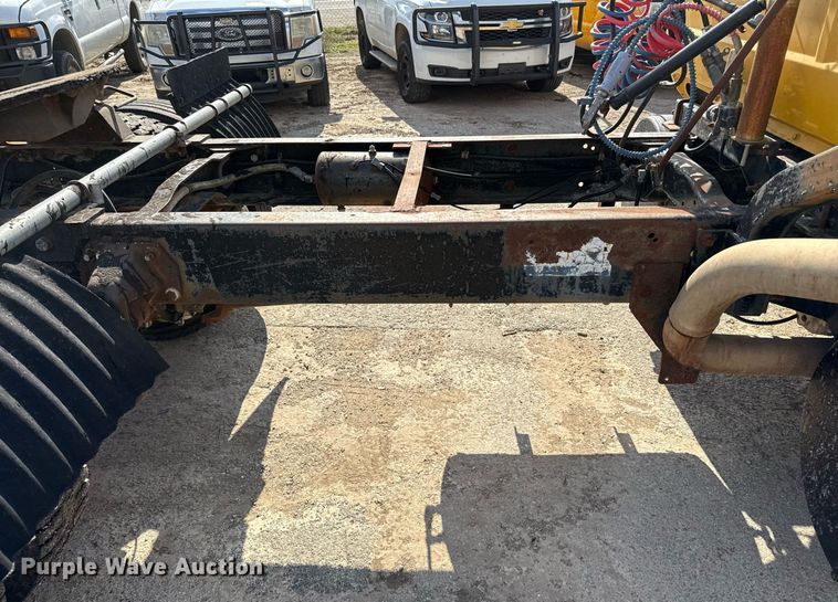 image for item DJ0924 1985 Mack R686T semi truck