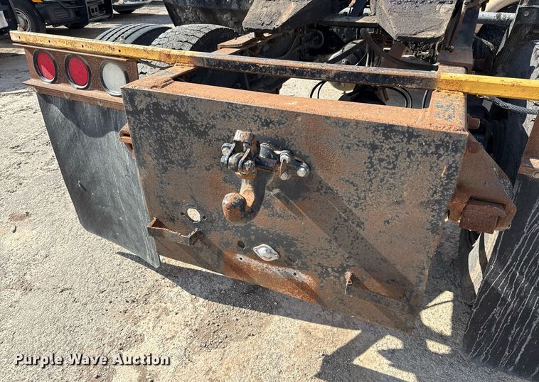 image for item DJ0924 1985 Mack R686T semi truck