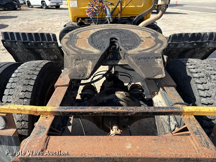 image for item DJ0924 1985 Mack R686T semi truck