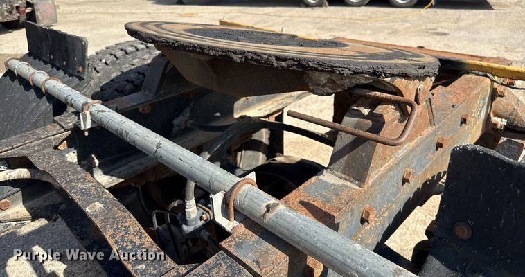 image for item DJ0924 1985 Mack R686T semi truck