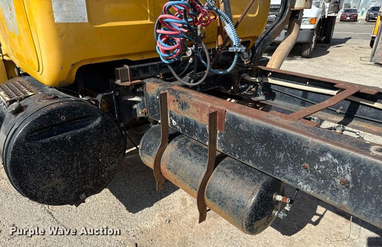 image for item DJ0924 1985 Mack R686T semi truck